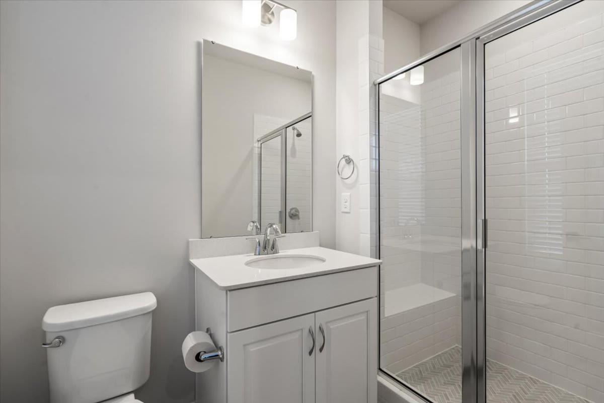 Holiday home Luxurious King 3br Townhouse Mins To Uptown Clt!