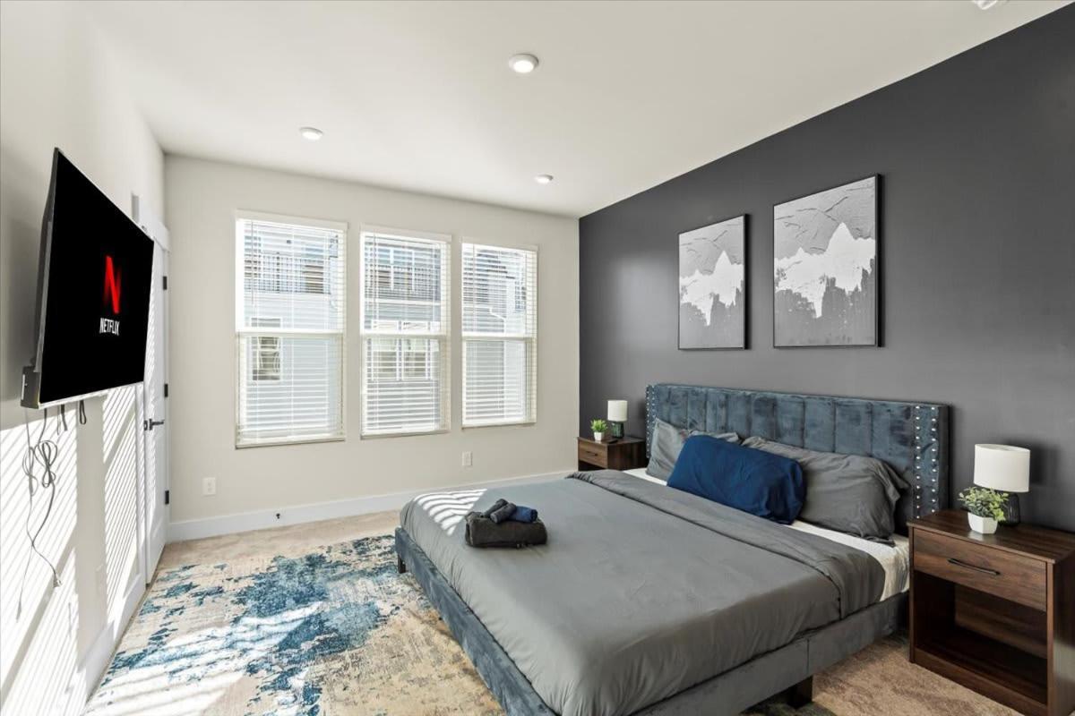 Luxurious King 3br Townhouse Mins To Uptown Clt! Holiday home Charlotte