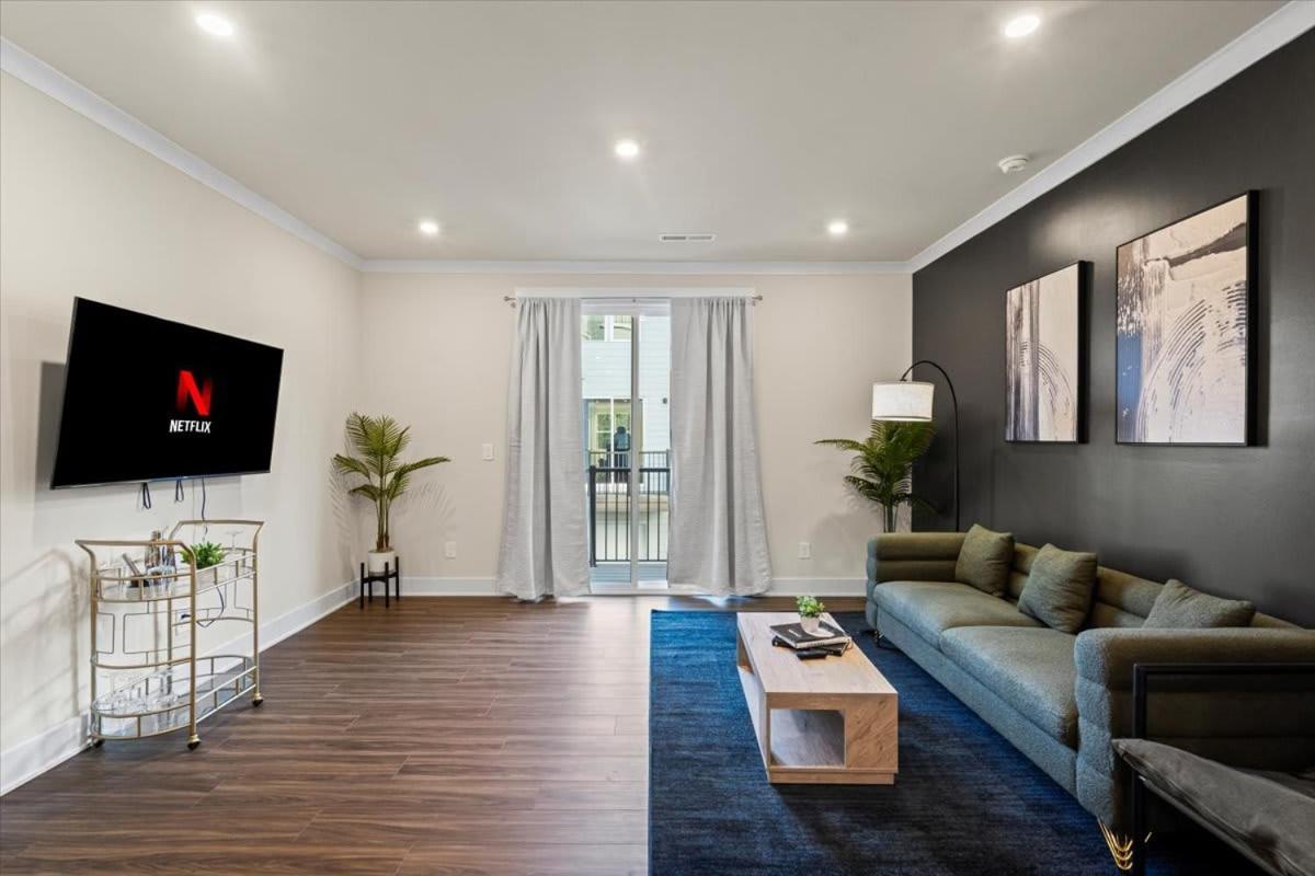 Luxurious King 3br Townhouse Mins To Uptown Clt! *