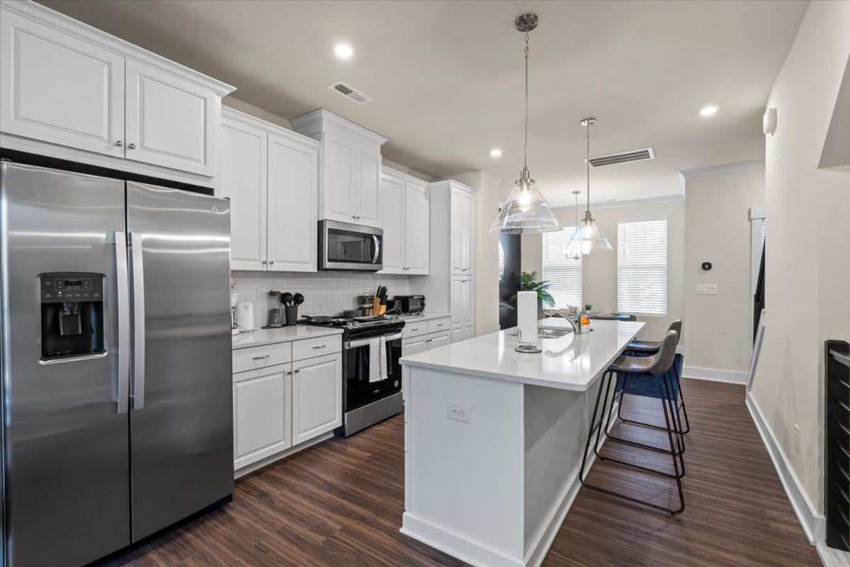 Luxurious King 3br Townhouse Mins To Uptown Clt! *