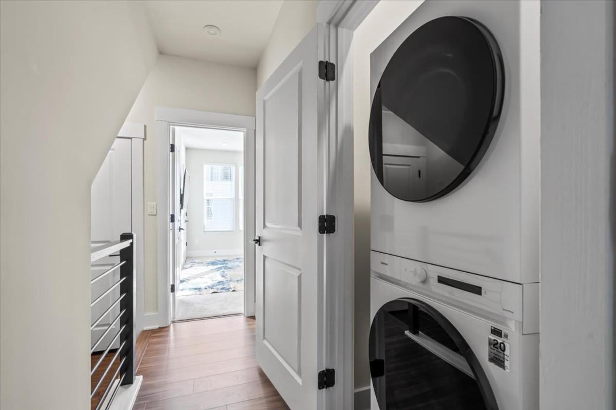 Luxurious King 3br Townhouse Mins To Uptown Clt! Holiday home Charlotte