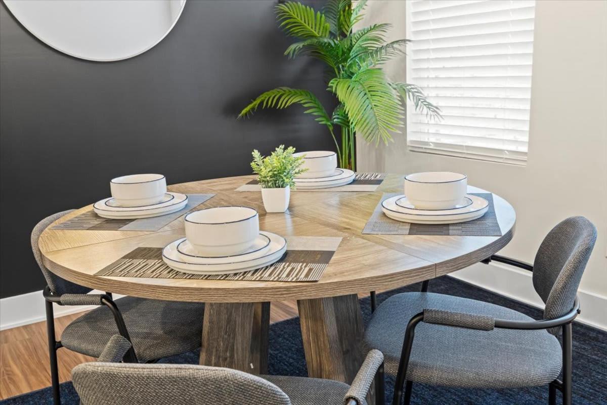 Holiday home Luxurious King 3br Townhouse Mins To Uptown Clt! Charlotte